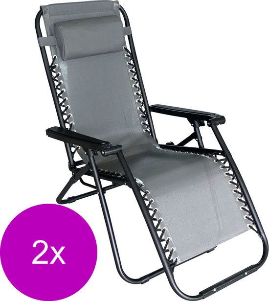 Grijze, opvouwbare loungestoel met zwart frame en verstelbare hoofdsteun. Inclusief twee stoelen.