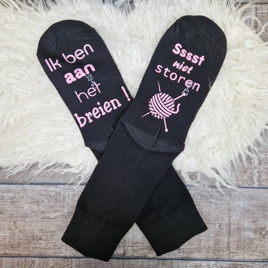 Sokken breien - dames sokken - katoen - zwart - grappige sokken - maat 39/42 - ik ben aan het breien- witte opdruk - breien