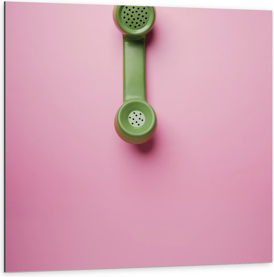 Dibond - Groene Traditionele Telefoon op Roze Achtergrond - 100x100 cm Foto op Aluminium (Met Ophangsysteem)