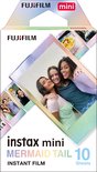 Verpakking van Fujifilm Instax Mini Mermaid Tail instant film met iriserende rand en drie lachende vriendinnen.