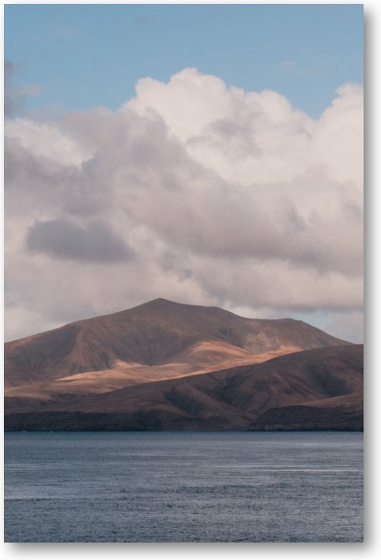 Heuvels, wolken en zee - Lanzarote - Fotoposter 60x90