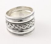 Brede zilveren ring met vlechtmotief en kabelpatronen - maat 21.5
