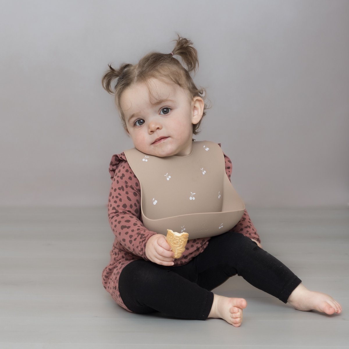 Goedkoopste Set van 2 Siliconen Slabbetje Lalieloe - Slab - Cherry - Met opvangbakje - Beige en Zand