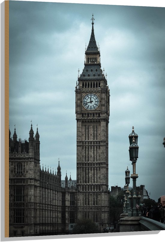 Hout - Big Ben in Londen met Grijze Lucht op Achtergond - 70x105 cm - 9 mm dik - Foto op Hout (Met Ophangsysteem)