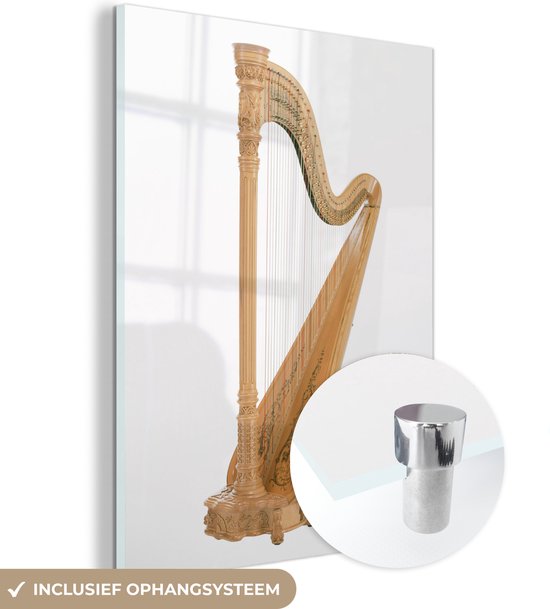 MuchoWow® Glasschilderij 30x40 cm - Schilderij acrylglas - Harp tegen een witte achtergrond - Foto op glas - Schilderijen