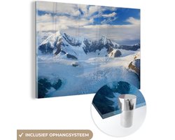 ® Glasschilderij 60x40 cm - Schilderij acrylglas - Verse sneeuw in het Nationaal park Wrangell-St. Elias in Alaska - Foto op glas - Muurdecoratie woonkamer - Wanddecoratie slaapkamer - Schilderijen