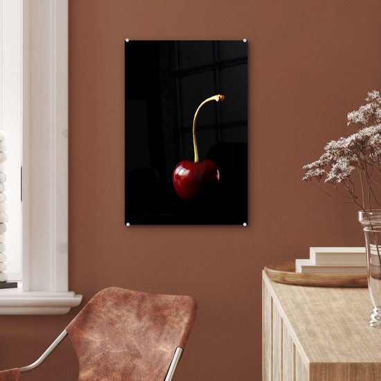 Photo sombre d'une cerise solitaire sur fond noir Plexiglas 40x60 cm - Tirage photo sur Glas (décoration murale en plexiglas)