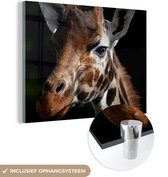 MuchoWow® Glasschilderij 80x60 cm - Schilderij acrylglas - Giraffe - Licht - Zwart - Foto op glas - Schilderijen