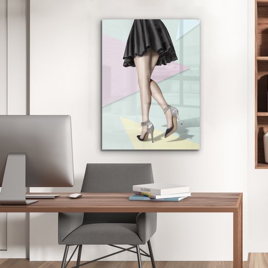 Peinture sur verre - Femme portant des talons hauts et une jupe - 60x80 cm - Peintures sur Verre Peintures - Photo sur Glas
