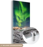 MuchoWow® Glasschilderij 80x160 cm - Schilderij acrylglas - Noorderlicht - Berg - Sneeuw - Foto op glas - Schilderijen
