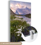 MuchoWow® Glasschilderij 60x90 cm - Schilderij acrylglas - Alpen - Riffelsee - Gras - Foto op glas - Schilderijen