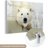 MuchoWow® Glasschilderij 90x60 cm - Schilderij acrylglas - IJsbeer - Sneeuw - Wit - Foto op glas - Schilderijen
