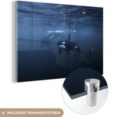 MuchoWow® Glasschilderij 90x60 cm - Schilderij acrylglas - Orkas onder water - Foto op glas - Schilderijen