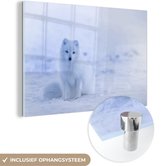 MuchoWow® Glasschilderij 60x40 cm - Schilderij acrylglas - Vos - Sneeuw - Sneeuwspoor - Foto op glas - Schilderijen