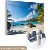MuchoWow® Glasschilderij 90x60 cm - Schilderij acrylglas - Strand - Zee - Keien - Palmboom - Foto op glas - Schilderijen