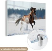 MuchoWow® Glasschilderij 30x20 cm - Schilderij acrylglas - Paard - Sneeuw - Winter - Foto op glas - Schilderijen