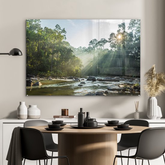 Le soleil brille sur une rivière dans une forêt malaisienne Plexiglas 90x60 cm - Tirage photo sur Glas (décoration murale en plexiglas)