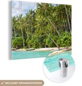 MuchoWow® Glasschilderij 40x30 cm - Schilderij acrylglas - Palmboom - Zee - Tropisch - Foto op glas - Schilderijen