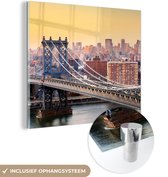 MuchoWow® Glasschilderij 90x90 cm - Schilderij acrylglas - Manhattan Bridge in New York - Foto op glas - Schilderijen