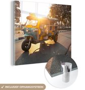 MuchoWow® Glasschilderij 20x20 cm - Schilderij acrylglas - Tuktuk tijdens zonsondergang - Foto op glas - Schilderijen