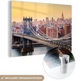 MuchoWow® Glasschilderij 180x120 cm - Schilderij acrylglas - Manhattan Bridge in New York - Foto op glas - Schilderijen