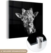 MuchoWow® Glasschilderij 50x50 cm - Schilderij acrylglas - Giraffe - Dier - Zwart - Wit - Foto op glas - Schilderijen
