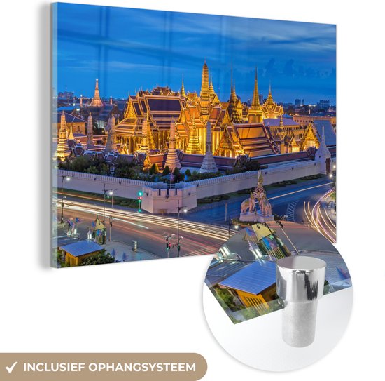 MuchoWow® Glasschilderij 150x100 cm - Schilderij acrylglas - Bangkok - Paleis - Nacht - Foto op glas - Schilderijen