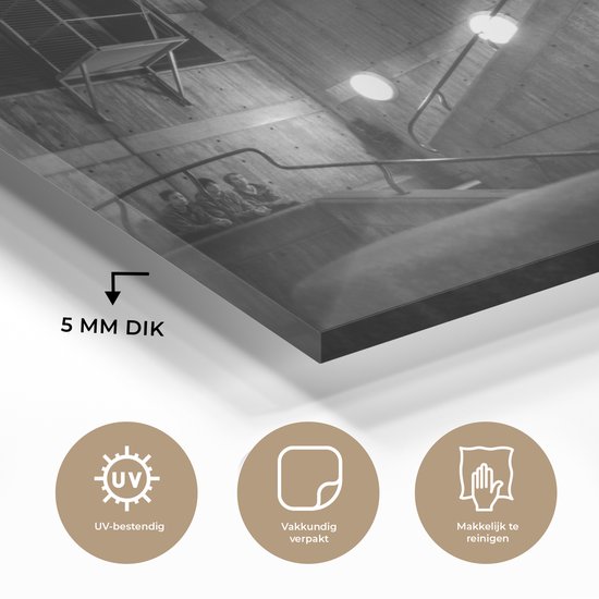 MuchoWow® Peinture sur verre 90x60 cm - Peinture sur verre acrylique - Un homme pratiquant le parkour - noir et blanc - Photo sur verre - Peintures
