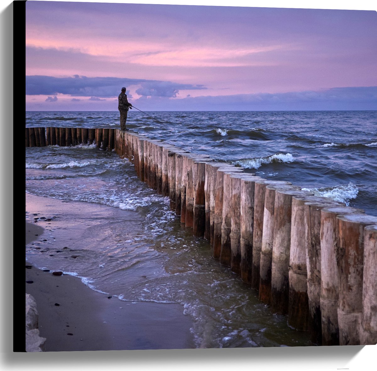 Canvas - Man op Palen in de Wilde Zee tijdens het Vissen - 60x60 cm Foto op Canvas Schilde