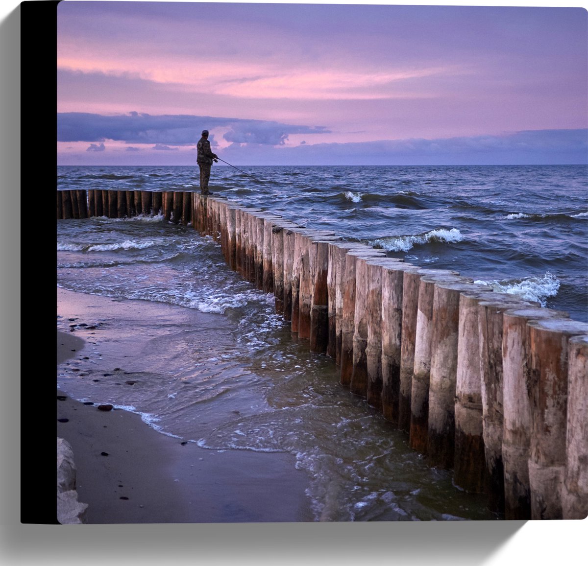 Canvas - Man op Palen in de Wilde Zee tijdens het Vissen - 30x30 cm Foto op Canvas Schilde