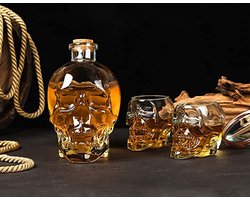 Whisky karaf set - schedelglazen 750ml met 2 schedelbekers 150ml met kurk voor familie, feest, Halloween, Kerstmis en verjaardag Image