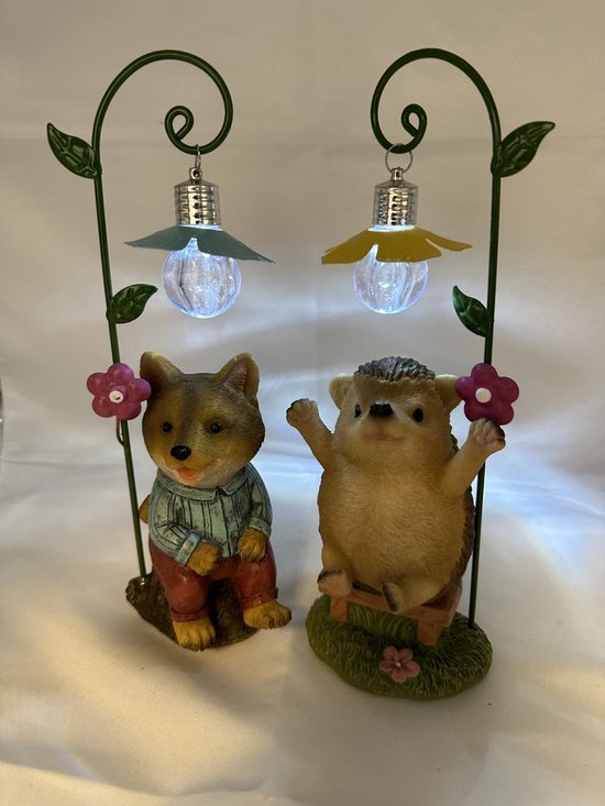 Polyresin (tuin)dieren met lantaarn + LED bloem - set van 2 stuks - Vos + egel - Hoogte 24 x 10 x 7 cm - Woonaccessoires - Tuinaccessoires - Tuindecoratie