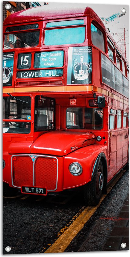 Tuinposter – Traditionele Rode Bus in Londen, Verenigd Koninkrijk - 50x100 cm Foto op Tuinposter (wanddecoratie voor buiten en binnen)