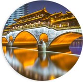 Dibond Muurcirkel - Verlichte Anshun Brug in de Avond in Chengdu, China - 90x90 cm Foto op Aluminium Muurcirkel (met ophangsysteem)