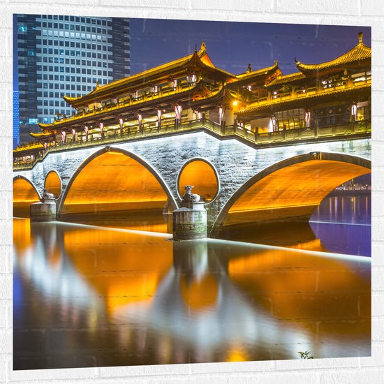 Muursticker - Verlichte Anshun Brug in de Avond in Chengdu, China - 100x100 cm Foto op Muursticker