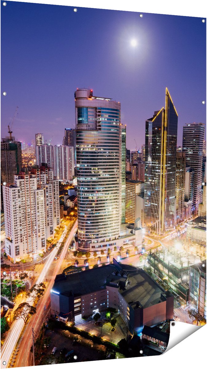 Gards Tuinposter Makati Stad Skyline in de Nacht in Thailand - 120x180 cm - Tuindoek - Tuindecoratie - Wanddecoratie buiten - Tuinschilderij Multikleur