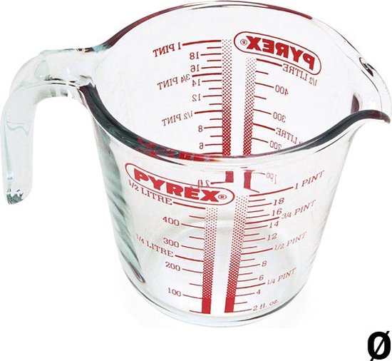 Glazen maatbeker van PYREX met rode maataanduidingen tot 1/2 liter, 1 pint of 16 ounces.