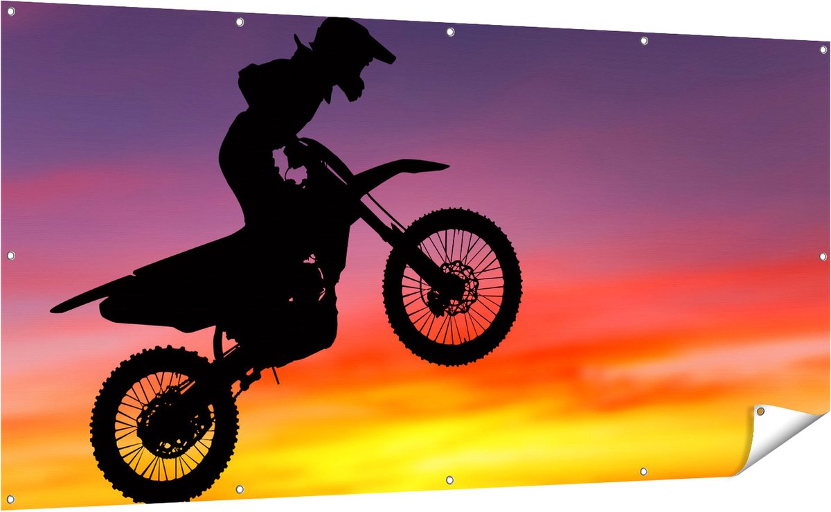 Gards Tuinposter Silhouet van een Motorcross in de Lucht - 200x100 cm - Tuindoek - Tuindecoratie - Wanddecoratie buiten - Tuinschilderij Multikleur
