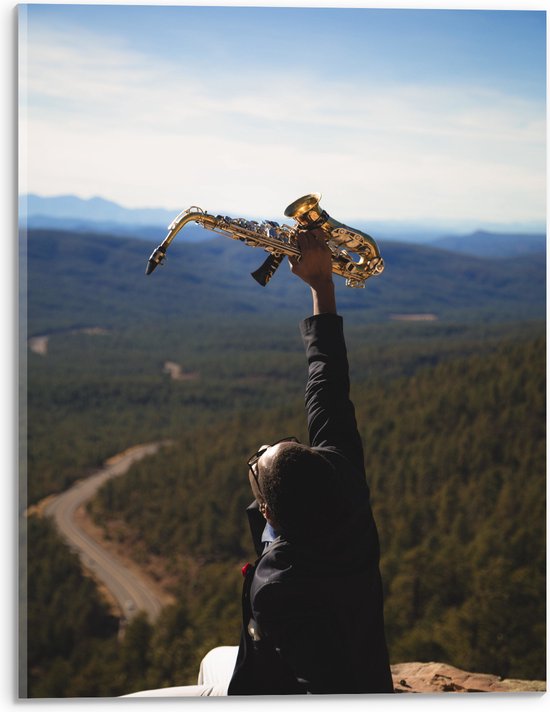 Acrylglas - Man met Trompet aan de Rand van Cliff met Uitzicht - 30x40 cm Foto op Acrylglas (Wanddecoratie op Acrylaat)