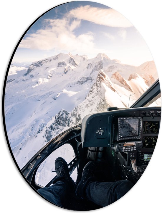 Dibond Ovaal - Uitzicht op Besneeuwde Bergen en Bedieningstoestel vanuit Helikopter - 21x28 cm Foto op Ovaal (Met Ophangsysteem)