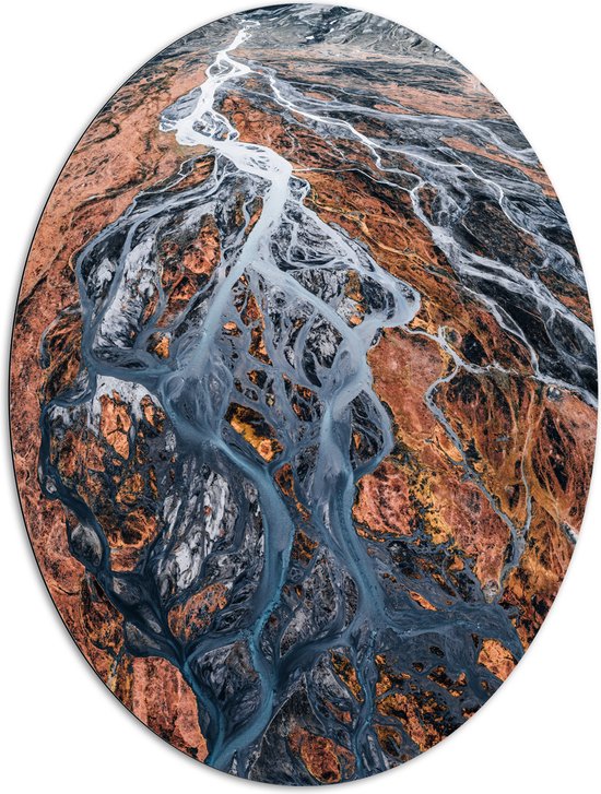 Dibond Ovaal - Patroon van Rivieren Stromend door Vulkaangebied - 81x108 cm Foto op Ovaal (Met Ophangsysteem)