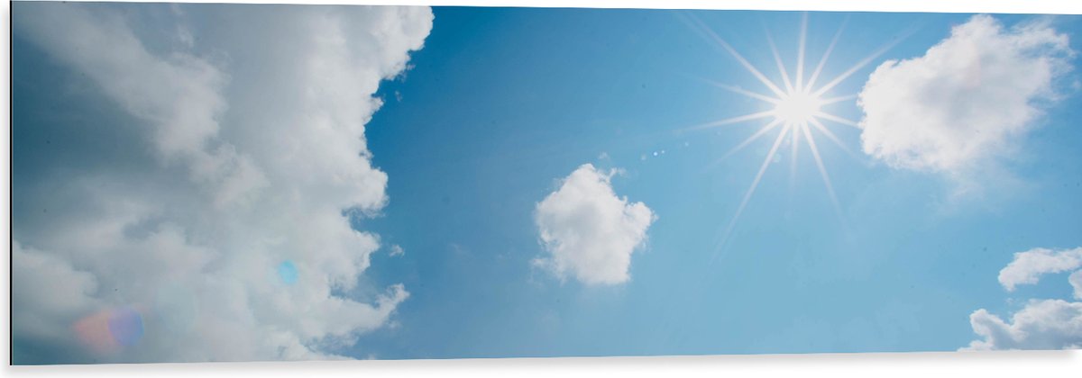 Dibond - Felle Zon door Sluierbewolking - 120x40 cm Foto op Aluminium (Wanddecoratie van metaal)