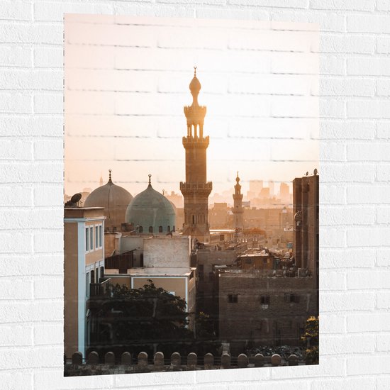 Muursticker - Zacht Oranje Zon over Toppen van Gebouwen en Moskee - 80x120 cm Foto op Muursticker
