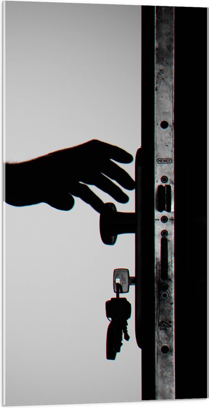 Acrylglas - Voordeur met Sleutels in het Slot (Zwart - wit) - 50x100 cm Foto op Acrylglas (Met Ophangsysteem)