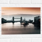 Muursticker - Tower Bridge met Zonsondergang in Londen, Engeland - 40x30 cm Foto op Muursticker