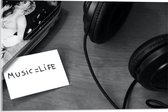 Acrylglas - Koptelefoon met Aantekening ''Music = Life'' (Zwart- wit) - 60x40 cm Foto op Acrylglas (Met Ophangsysteem)
