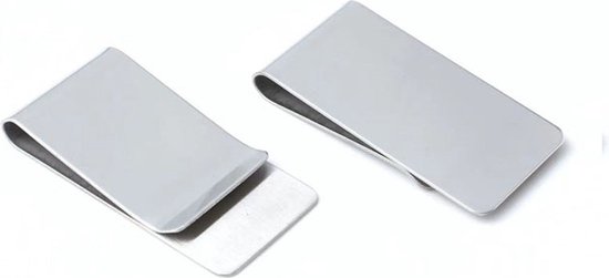 Twee zilverkleurige metalen geldclips op een witte achtergrond.