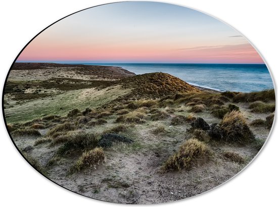 Dibond Ovaal - Rozekleurige Zonsopkomst bij de Zee en Duinen - 40x30 cm Foto op Ovaal (Met Ophangsysteem)