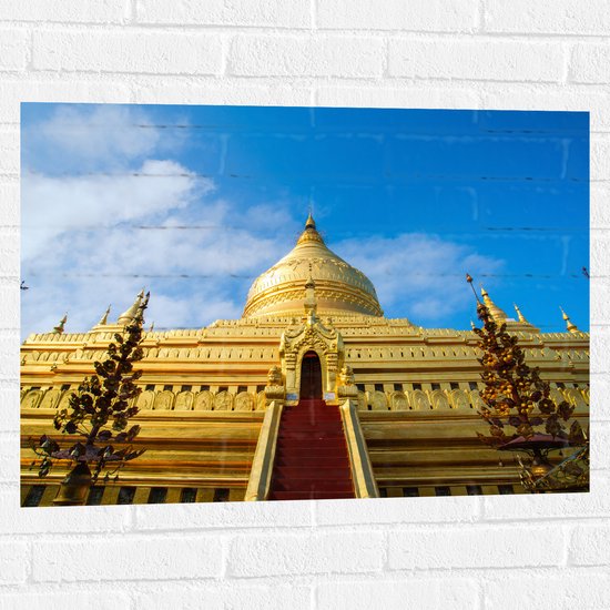 Muursticker - Vooraanzicht van Gouden Shwezigon Pagoda Tempel in Myanmar - 80x60 cm Foto op Muursticker