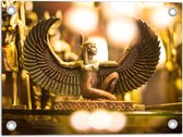 Tuinposter – Gouden Egyptisch Isis Beeldje - 40x30 cm Foto op Tuinposter (wanddecoratie voor buiten en binnen)